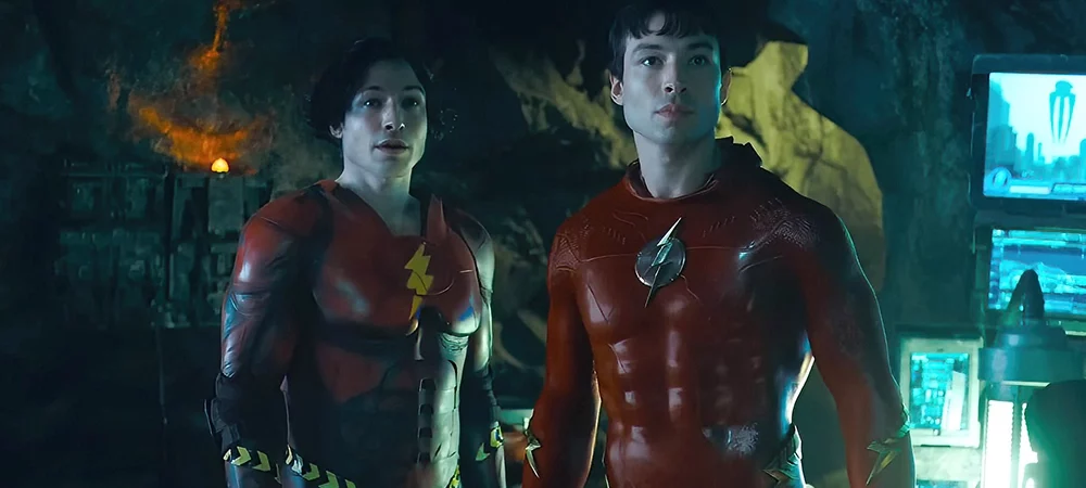 Ezra Miller jak Barry Allen w filmie The Flash